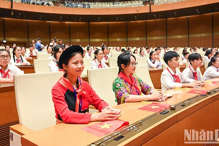 Đại biểu trẻ em dự phiên họp giả định "Quốc hội trẻ em" lần thứ nhất. (Ảnh: Duy Linh)