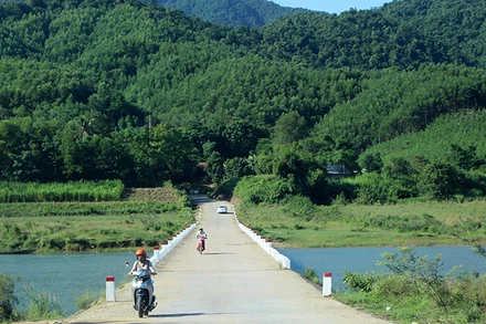 Đường vào xã an toàn khu Ba Lòng, huyện Đakrông, Quảng Trị. (Ảnh: Quang Huy)