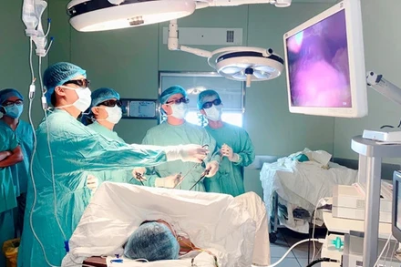 Một ca phẫu thuật tại Bệnh viện Trung ương Huế. (Ảnh: nhandan.vn)