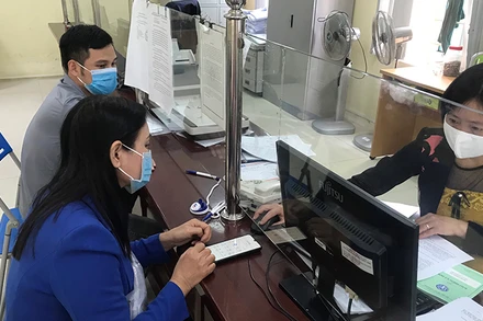 Giao dịch tại Bảo hiểm xã hội Hà Nội. (Ảnh: HSS)