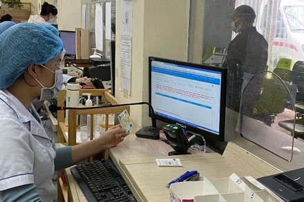 Cơ sở khám, chữa bệnh dùng căn cước công dân gắn chíp trong khám, chữa bệnh bảo hiểm y tế. (Ảnh: Tâm Trung)