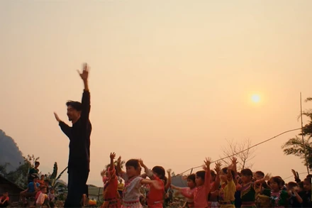 MV "Nấu ăn cho em". (Ảnh chụp màn hình)