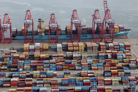 Quang cảnh Cảng hàng hóa Long Beach ở California. (Ảnh: Reuters)