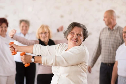 Người cao tuổi tập thể dục ở Bosnia và Herzegovina. (Ảnh: UNFPA Bosnia và Herzegovina)