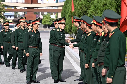 Đại tướng Lương Cường thăm và làm việc với Bộ Tư lệnh Quân đoàn 2. (Ảnh: Mod.gov.vn)