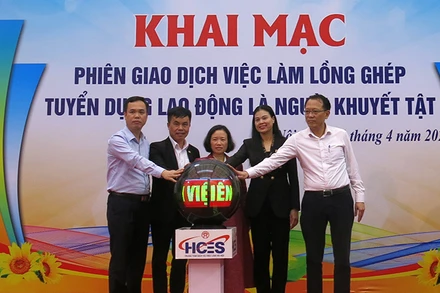 Phiên giao dịch việc làm lồng ghép tuyển dụng lao động là người khuyết tật, tháng 4/2023 (Ảnh: Ngân Anh)