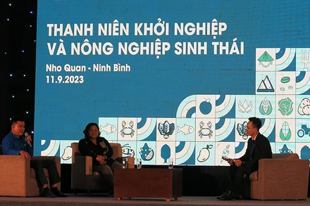 Các đại biểu thanh niên chia sẻ về nông nghiệp sinh thái. (Ảnh: Ngân Anh)