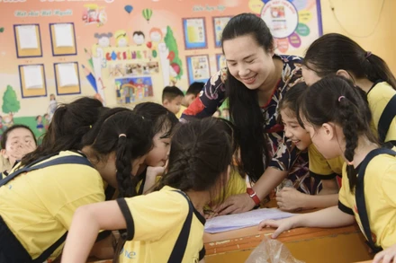 [Video] Học sinh tiểu học Việt Nam thuộc nhóm dẫn đầu Đông Nam Á lĩnh vực Toán, Đọc hiểu và Viết