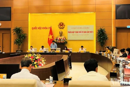 Quang cảnh phiên họp