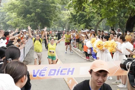 Các vận động viên về đích.