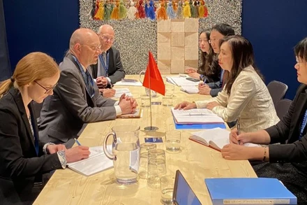 Thứ trưởng Lê Thị Thu Hằng gặp và làm việc với Quốc Vụ khanh Bộ Ngoại giao Thụy Điển Jan Knutsson.