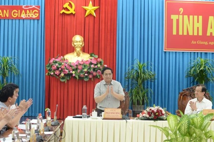Thủ tướng Phạm Minh Chính phát biểu ý kiến kết luận cuộc làm việc với Ban Thường vụ Tỉnh ủy An Giang.