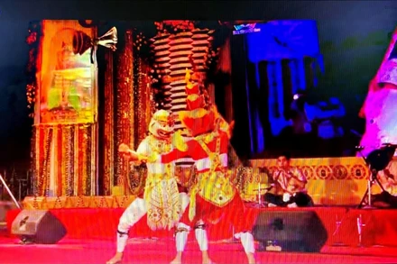 Một trích đoạn sử thi Ramayana do nghệ sĩ Việt Nam biểu diễn tại Ấn Độ.