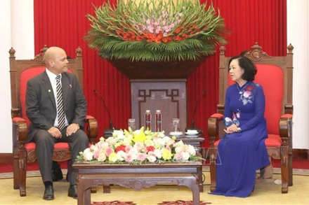 Thường trực Ban Bí thư Trương Thị Mai tiếp đồng chí Gerardo Hernandez Nordelo, Chủ tịch Uỷ ban Bảo vệ Cách mạng Cuba. (Ảnh: TTXVN)