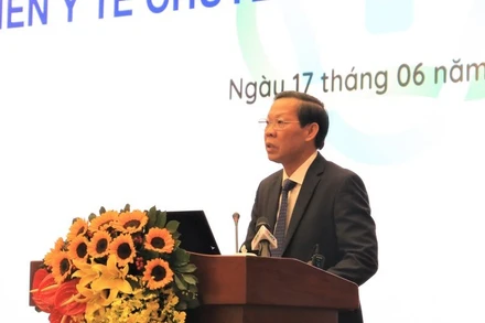 Chủ tịch Ủy ban nhân dân Thành phố Hồ Chí Minh Phan Văn Mãi phát biểu tại hội nghị.