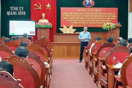 Đồng chí Nguyễn Thái Học, Phó Trưởng Ban Nội chính Trung ương giới thiệu những nội dung mới, quan trọng của cuốn sách