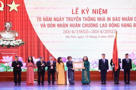 [Video] Nhà in Báo Nhân Dân đón nhận Huân chương Lao động hạng Ba