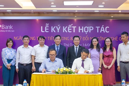 Đại diện TPBank và NATIF ký thỏa thuận hợp tác.