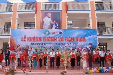 Khánh thành và bàn giao trường tại xã Phình Giàng.