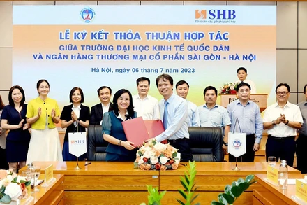 Quang cảnh lễ ký kết