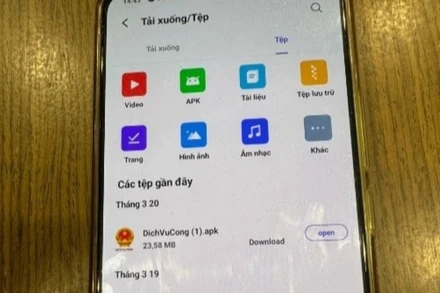 Một số khách hàng đã cài link độc do kẻ giả mạo công an hướng dẫn.