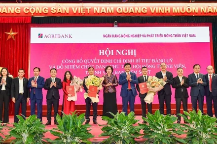 Hội nghị công bố quyết định tại Agribank. 