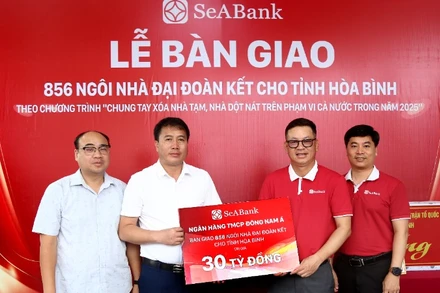 SeABank bàn giao nhà cho tỉnh Hòa Bình.