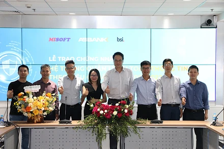 Lễ trao chứng nhận.