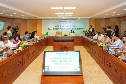 Quang cảnh lễ ký hợp tác “Sân chơi tài chính thông minh”.