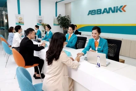 Giao dịch khách hàng tại ABBANK.
