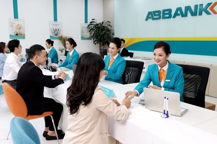 Nhiều ngân hàng thương mại hạ lãi suất huy động. 