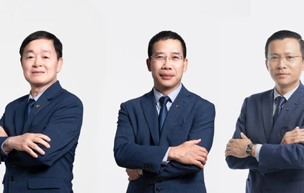 Từ trái qua phải: Ông Lê Hữu Đức, ông Lưu Trung Thái, ông Phạm Như Ánh