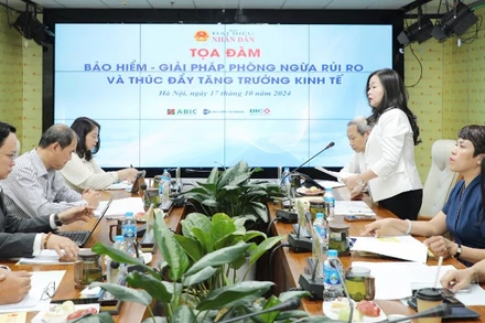 Quang cảnh buổi tọa đàm. 