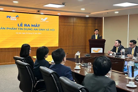 Lễ ra mắt sản phẩm tín dụng an sinh xã hội diễn ra tại trụ sở Vietnam Post và kết nối với các điểm cầu tại nhiều tỉnh, thành phố.