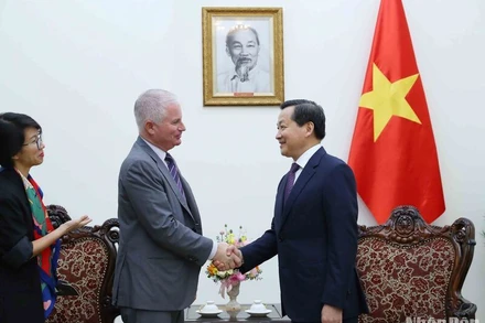 Phó Thủ tướng Lê Minh Khái tiếp ông Charles R. Kaye, Giám đốc điều hành Công ty Warburg Pincus, Hoa Kỳ. (Ảnh: VGP)