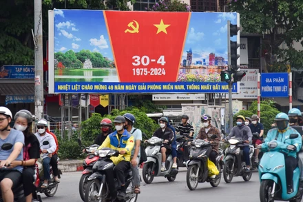 [Ảnh] Người dân quay trở lại Hà Nội sau kỳ nghỉ lễ kéo dài