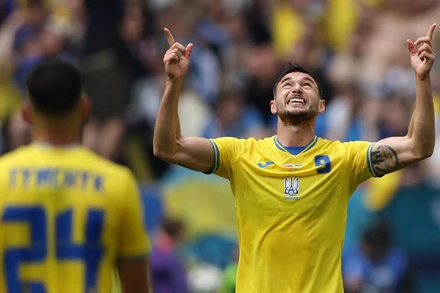 Đội tuyển Ukraine lội ngược dòng với chiến thắng 2-1 trước đội tuyển Slovakia (Ảnh: Reuters)