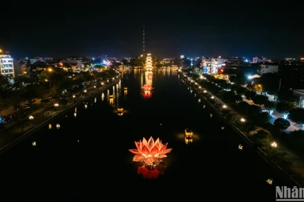 [Ảnh] Ngắm nhìn phố cổ Hoa Lư lung linh về đêm