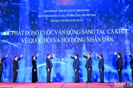 Chủ tịch Quốc hội Vương Đình Huệ cùng các đại biểu thực hiện nghi thức phát động cuộc vận động sáng tác ca khúc về Quốc hội và Hội đồng nhân dân.