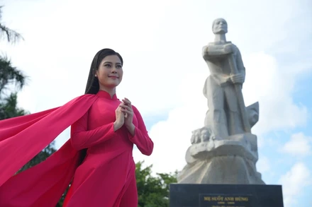 Ca sĩ Thi Phượng.