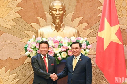 Chủ tịch Quốc hội Vương Đình Huệ và Ngài Masayuki Hyodo, Phó Chủ tịch Hội đồng thành viên Keidanren, Chủ tịch kiêm Tổng Giám đốc điều hành Tập đoàn Sumitomo, Chủ tịch Ủy ban Kinh tế Nhật-Việt.