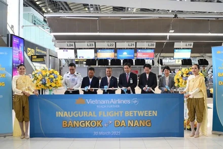 Lễ cắt băng khai trương đường bay thẳng Bangkok-Đà Nẵng.