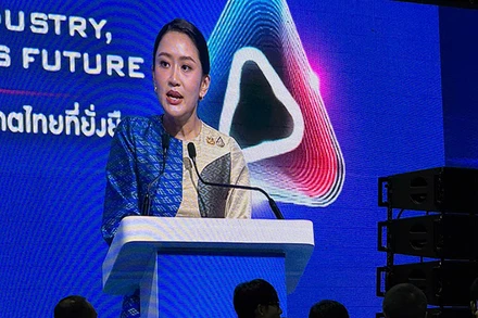 Thủ tướng Thái Lan phát biểu trong diễn đàn Phát triển công nghiệp Thái Lan hướng tới tương lai ngày 14/2, tại Bangkok. (Ảnh: Thanh Nhàn)