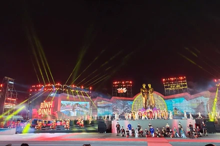 Chương trình văn nghệ chào mừng buổi lễ.