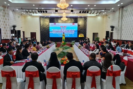 Toàn cảnh hội trường buổi gặp gỡ.