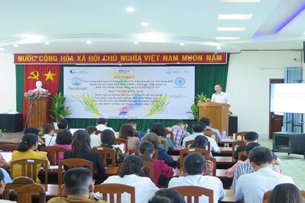 Toàn cảnh hội nghị.