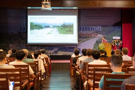 Toàn cảnh hội nghị.