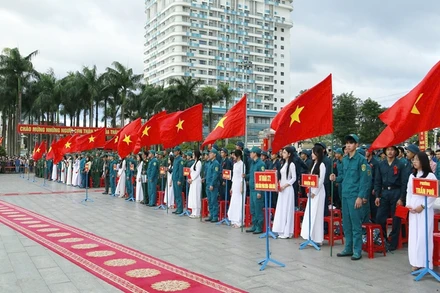 Lễ giao nhận, quân được tổ chức chặt chẽ, trang nghiêm.