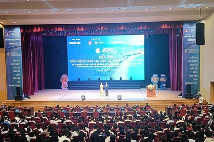 Toàn cảnh diễn đàn.