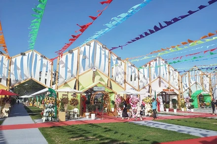 Hội chợ có sự tham gia của hàng trăm doanh nghiệp gỗ trong và ngoài nước.